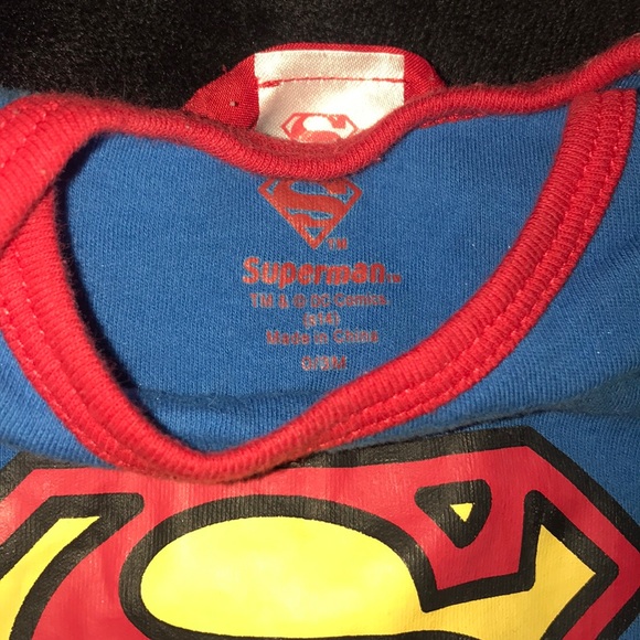 Superman Onsie 0-3 months with cape - Picture 4 of 7